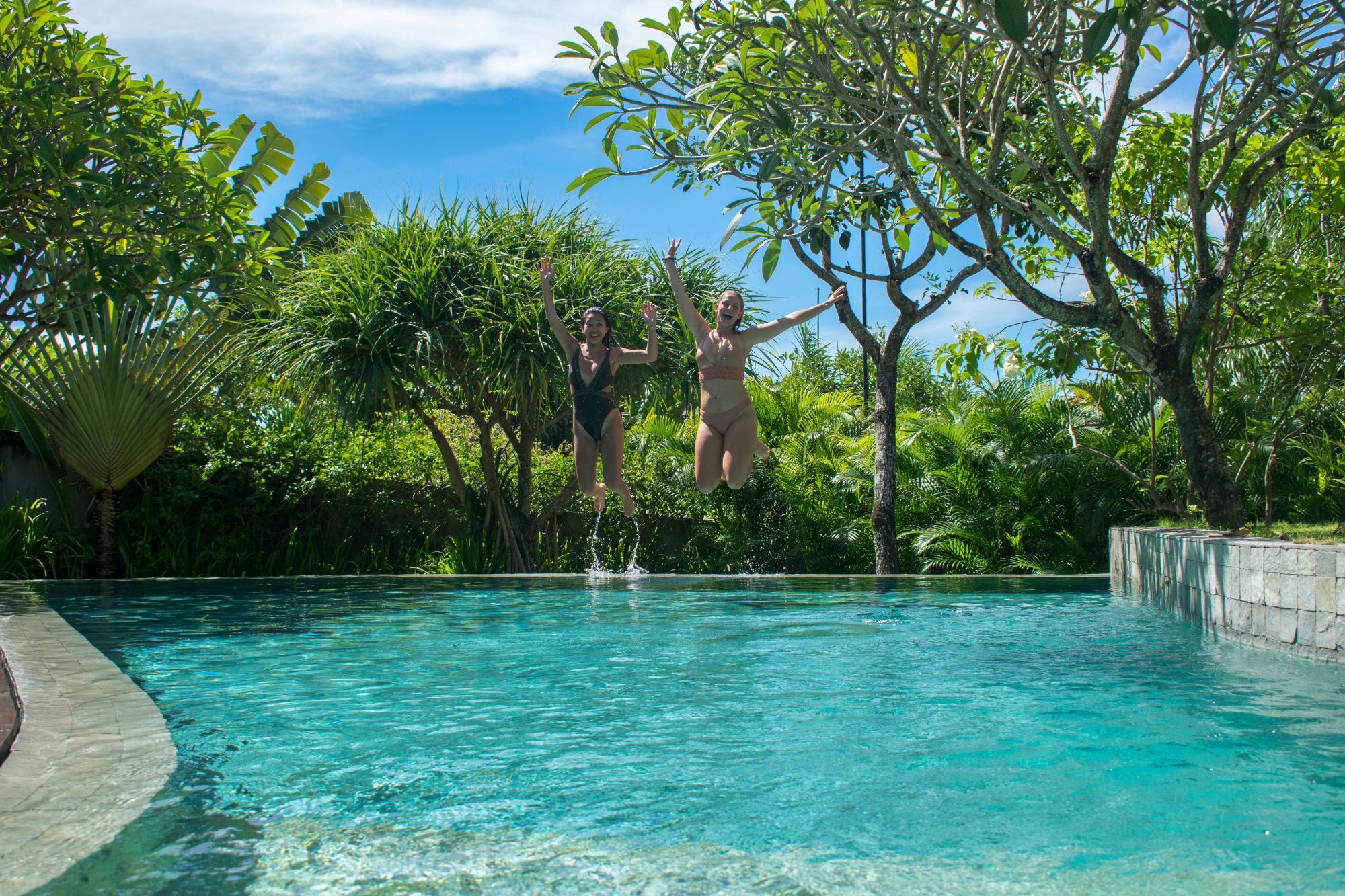 layar pool