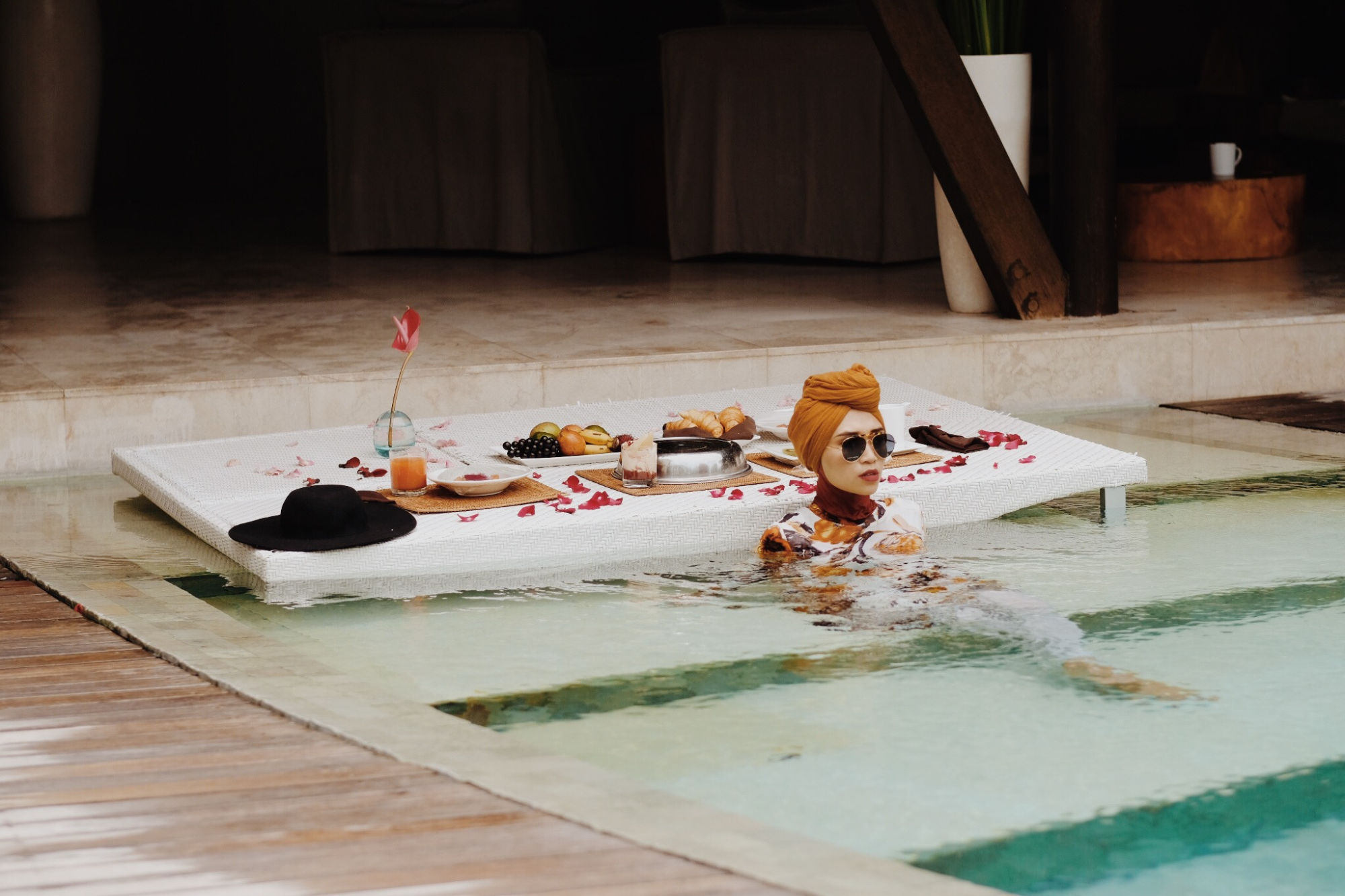 The Layar Family Breakfast By The Pool 2