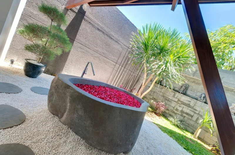 Overview The Layar 1 Bedroom Outdoor Bath